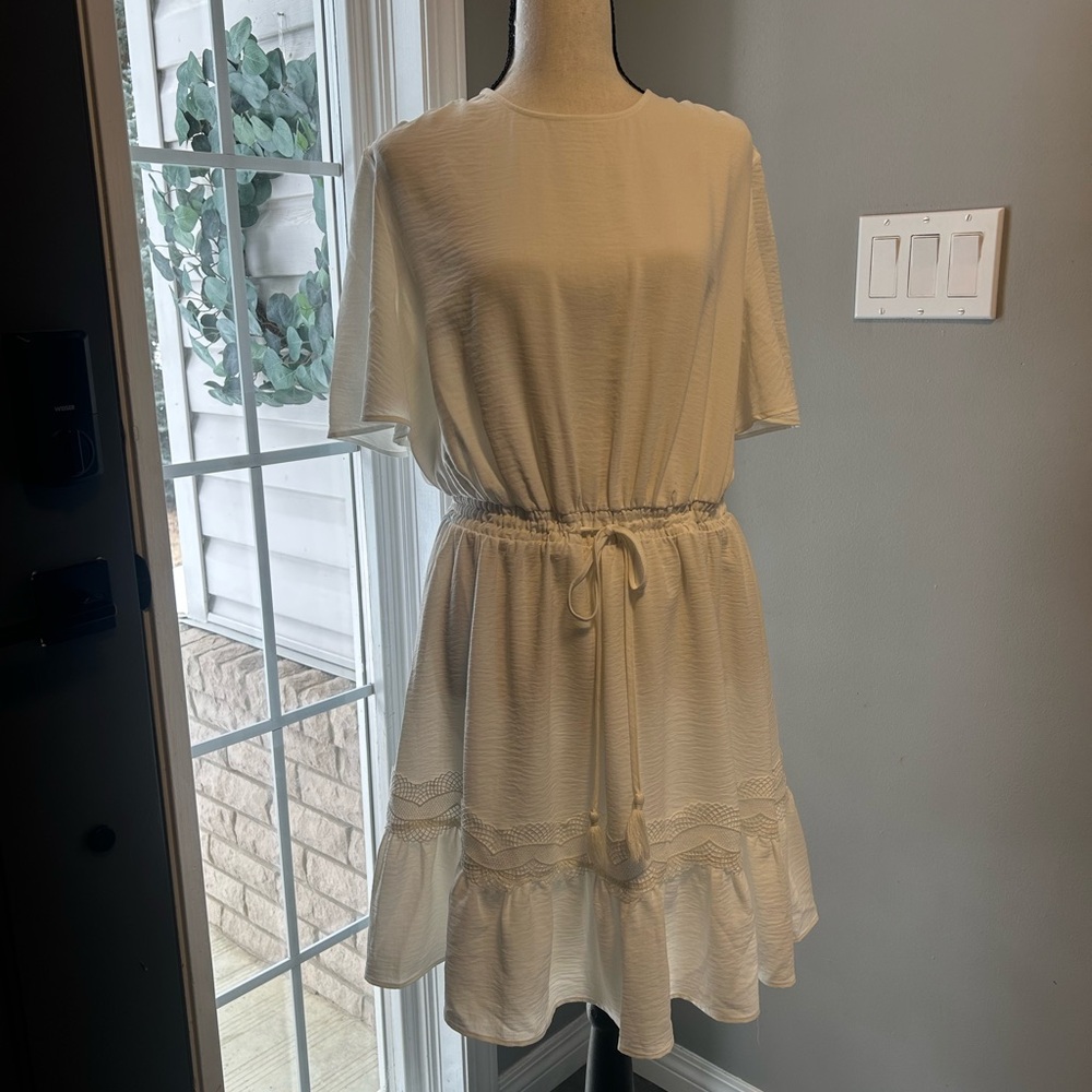 Brand New Women's Cream Short Sleeve Drawstring Waist Dress